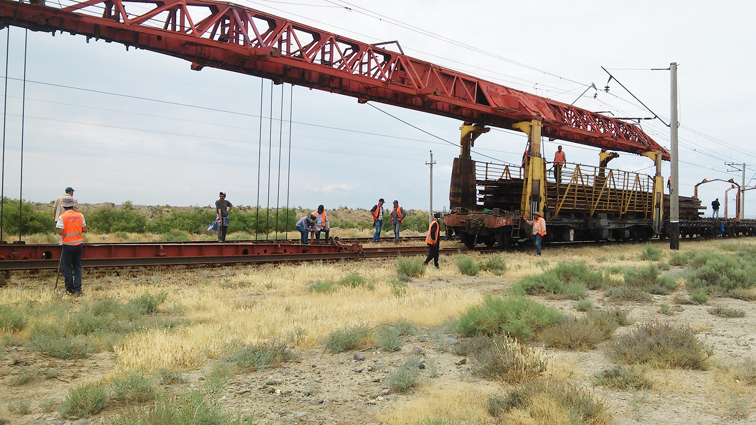 Xıdırlı - Qaragünə  mənzilində 7 km dəmir yolu əsaslı təmir olunur  - FOTOLAR