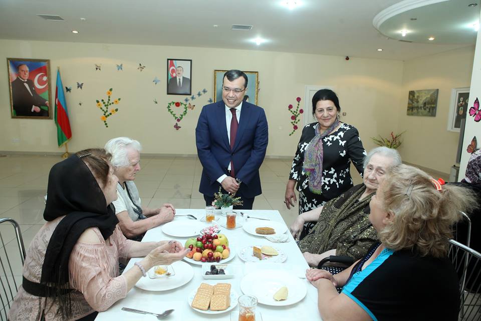 Sahil Babayev qocalar evində   - FOTOLAR
