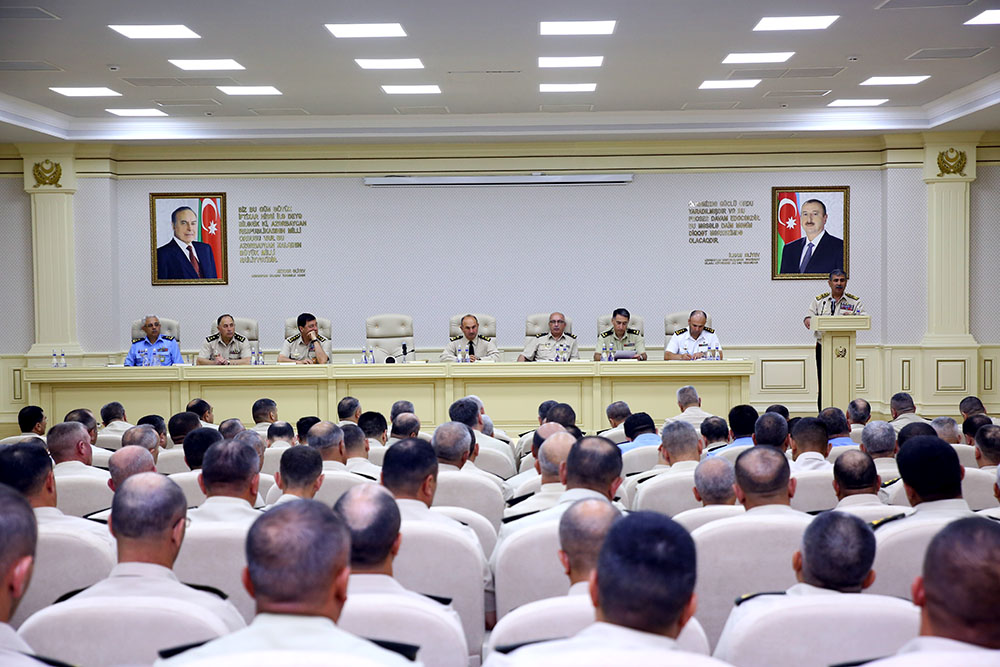 Zakir Həsənov generalları TOPLADI: düşmənə layiqli zərbə... (FOTOLAR) 