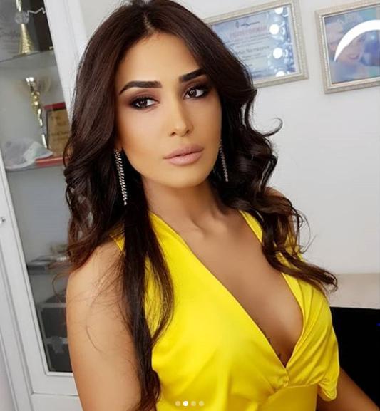 Pərvin sinəsinə döymə etdirdi -  Fotolar