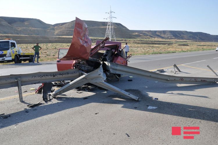 Hacıqabulda yol qəzasında sürücü öldü -  6 YAŞLI ÖVLADI XƏSARƏT ALDI - FOTOLAR