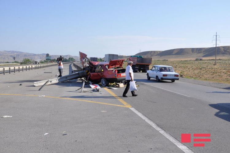 Hacıqabulda yol qəzasında sürücü öldü -  6 YAŞLI ÖVLADI XƏSARƏT ALDI - FOTOLAR
