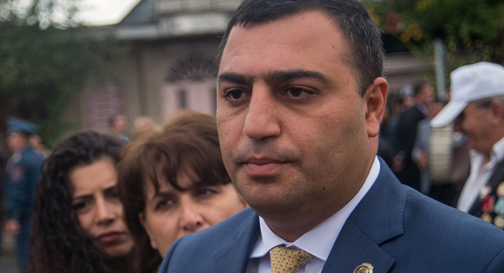 Azərbaycanlı əsirlərə işgəncə verən generalın mer oğlu istefa verdi -  FOTO