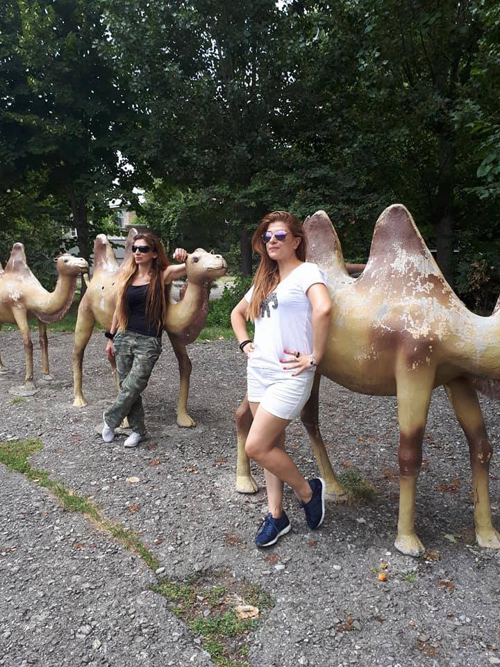 Aparıcıdan şort geyinən qızlara dəstək:  Keçin hücuma, gözləyirəm