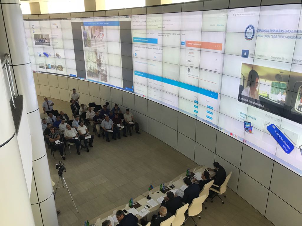 Bu maşınlar 4 min 700 manata satıldı    - FOTOLAR