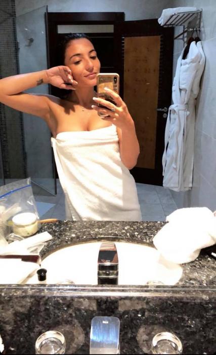 Azərbaycanlı müğənni hamamda     FOTO paylaşdı