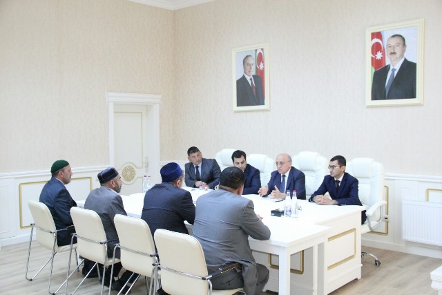 Komitə sədri bəzi müraciətləri yerindəcə həll etdi   - FOTO