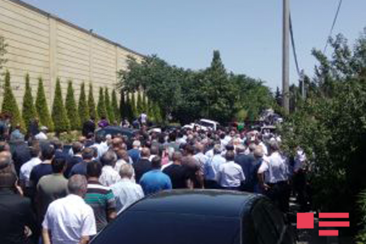 Yavər Camalov dəfn edildi - FOTO