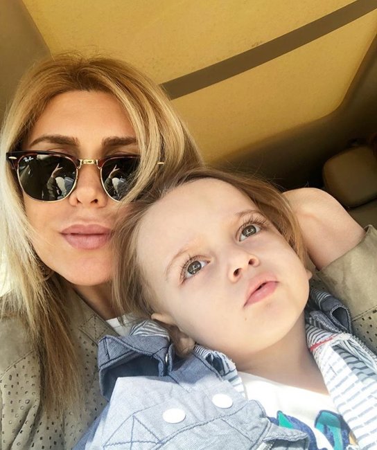 Xoşqədəm Hidayətqızı əkizləri ilə -   FOTOLAR