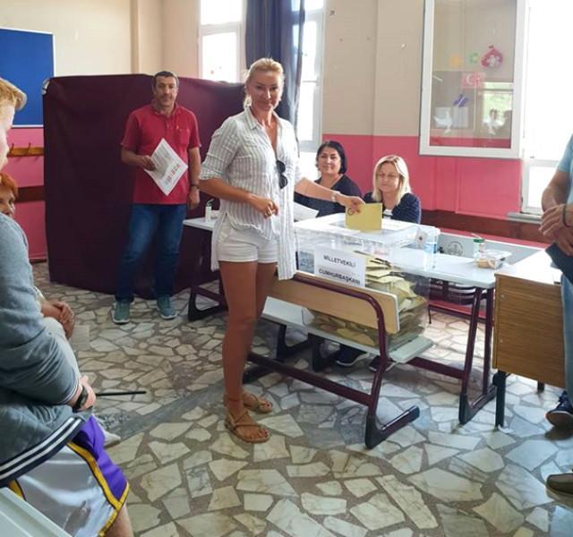 Türkiyədə məşhurlar  BELƏ SƏS VERDİLƏR - FOTOLAR