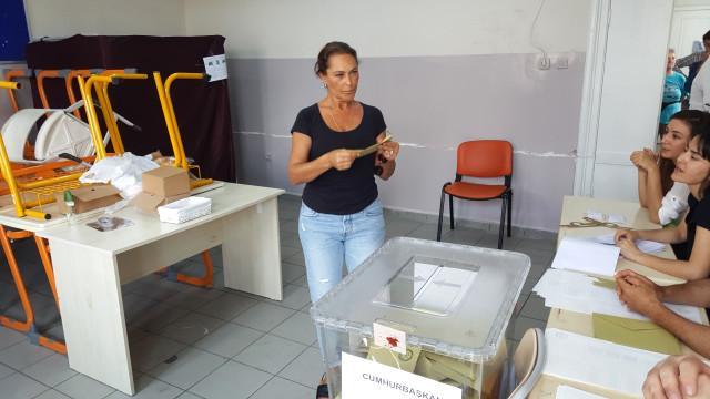 Türkiyədə məşhurlar  BELƏ SƏS VERDİLƏR - FOTOLAR