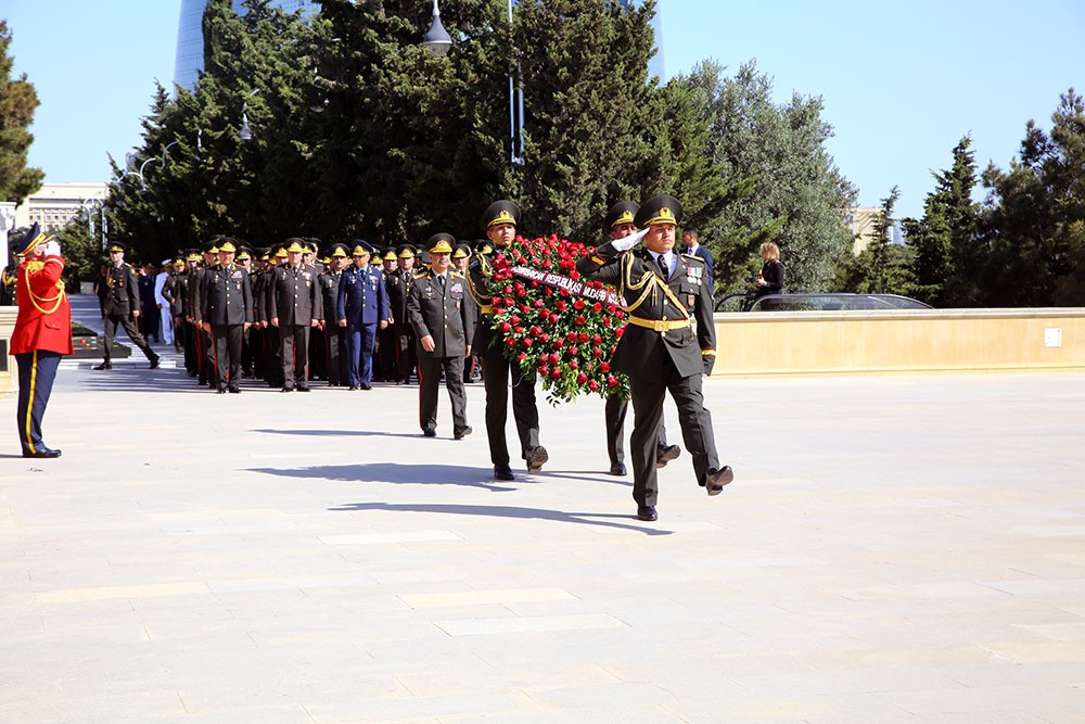 Zakir Həsənov və generallar   Fəxri və Şəhidlər Xiyabanlarında (FOTO)