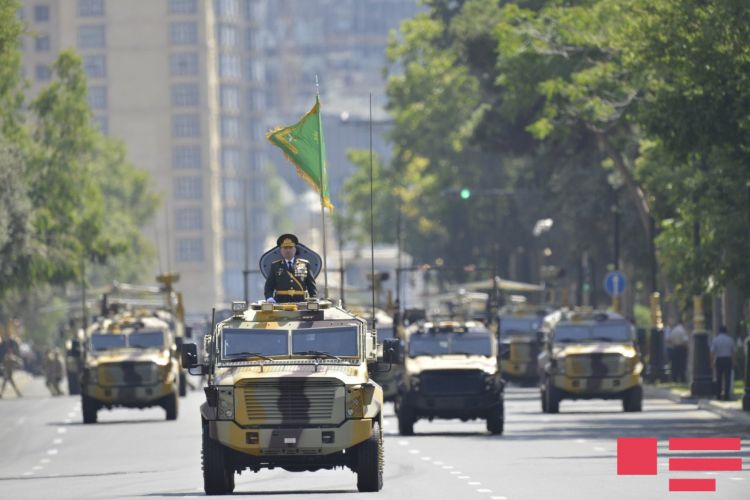 Möhtəşəm hərbi paraddan    FOTOLAR