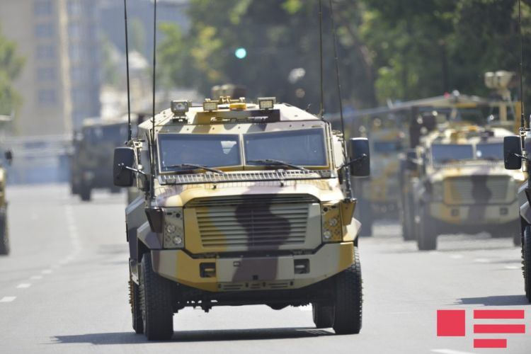 Möhtəşəm hərbi paraddan    FOTOLAR