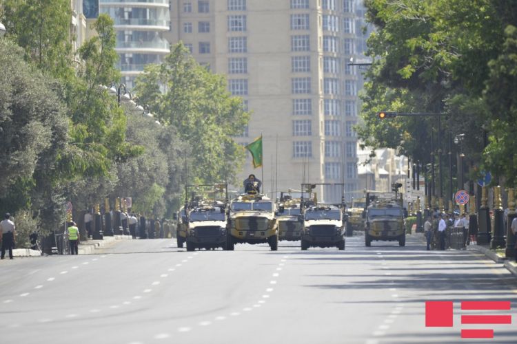 Möhtəşəm hərbi paraddan    FOTOLAR