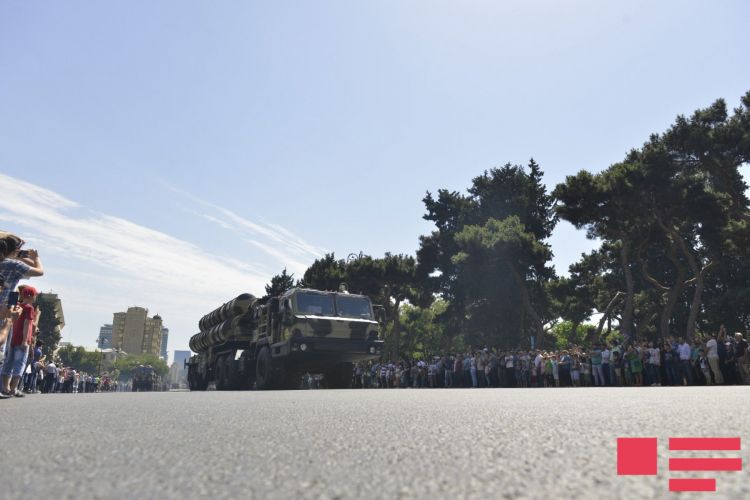 Möhtəşəm hərbi paraddan    FOTOLAR