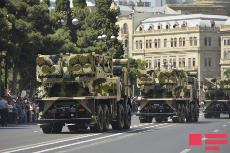 Möhtəşəm hərbi paraddan    FOTOLAR