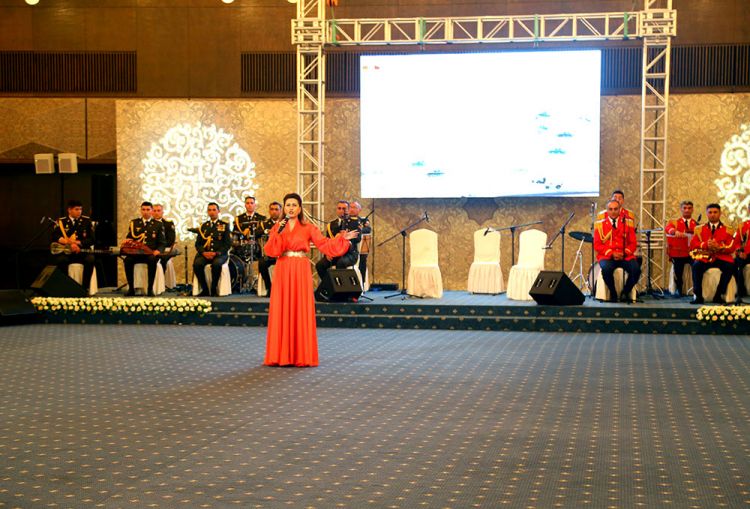 Ordumuzun 100 illiyi   təntənəli şəkildə keçirildi - FOTOLAR