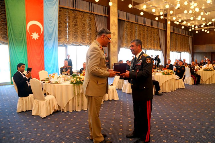 Ordumuzun 100 illiyi   təntənəli şəkildə keçirildi - FOTOLAR