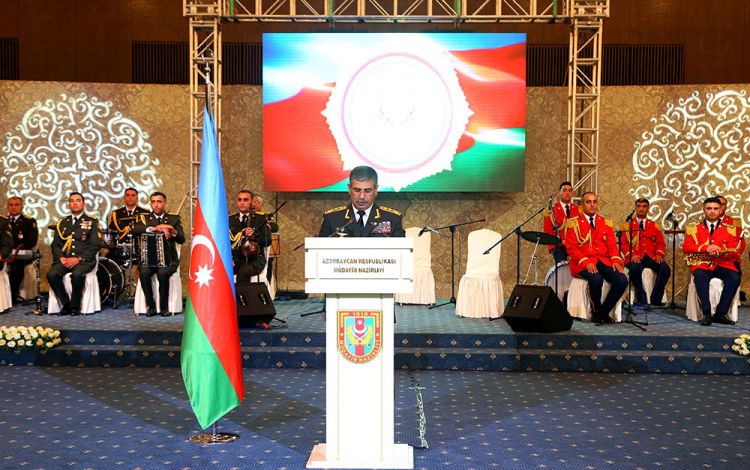 Ordumuzun 100 illiyi   təntənəli şəkildə keçirildi - FOTOLAR