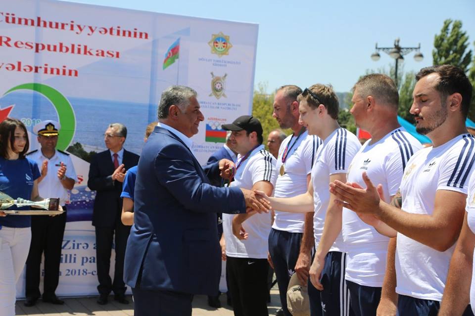 Üzgüçülük estafeti keçirildi  - FOTOLAR