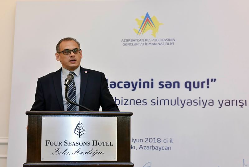 Universitetlərarası yarış  â€“ hər 3 yerin qalibi UNEC tələbələridir (FOTO)