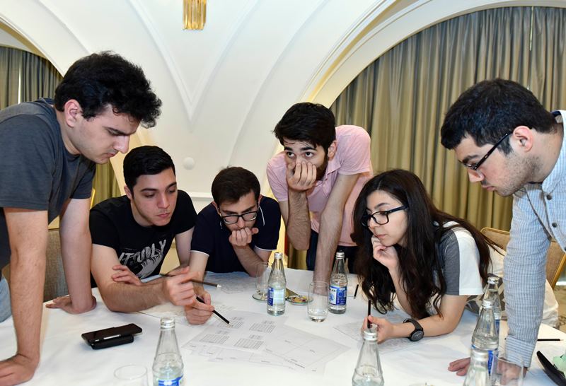 Universitetlərarası yarış  â€“ hər 3 yerin qalibi UNEC tələbələridir (FOTO)