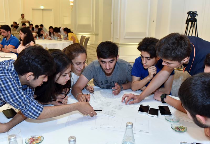 Universitetlərarası yarış  â€“ hər 3 yerin qalibi UNEC tələbələridir (FOTO)