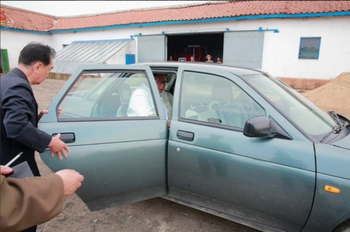 Prezident hərbi hissəyə Lada Priora avtomobili ilə gəldi -  FOTO