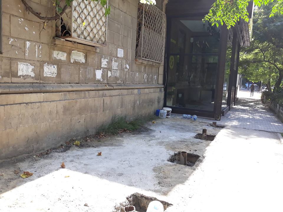 Yasamal İcra Hakimiyyəti piyada yolunu    SATDI (FOTOLAR)