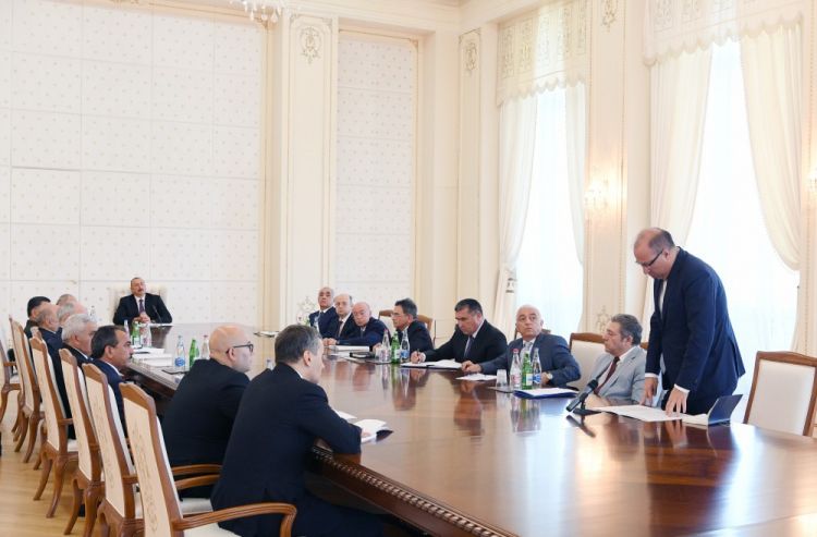 Ölkənin enerji sistemində yaranmış vəziyyətlə əlaqədar müşavirə keçirildi -  FOTOLAR