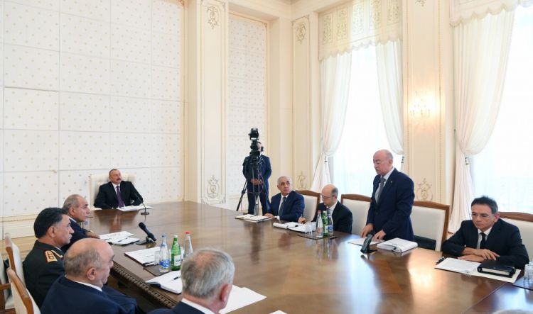 Ölkənin enerji sistemində yaranmış vəziyyətlə əlaqədar müşavirə keçirildi -  FOTOLAR