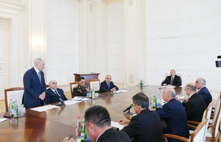 Ölkənin enerji sistemində yaranmış vəziyyətlə əlaqədar müşavirə keçirildi -  FOTOLAR