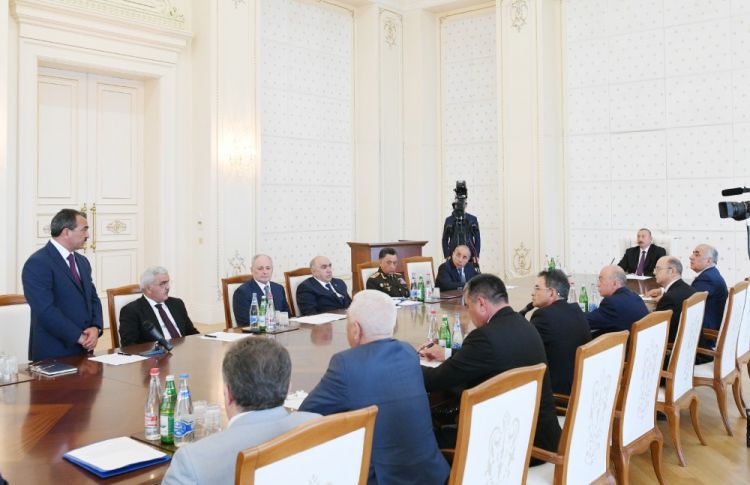 Ölkənin enerji sistemində yaranmış vəziyyətlə əlaqədar müşavirə keçirildi -  FOTOLAR