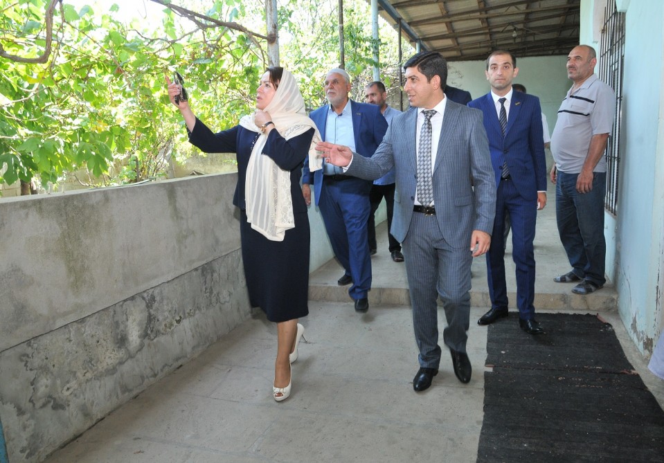 Xanım icra başçısı məsciddə -  FOTOLAR