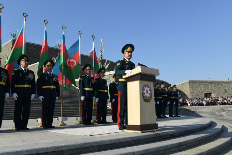 Gənc zabitlər and içdilər   - FOTO 