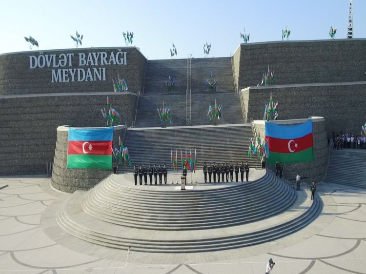 Gənc zabitlər and içdilər   - FOTO 