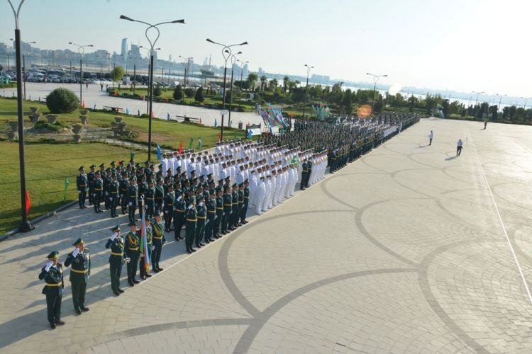 Gənc zabitlər and içdilər   - FOTO 