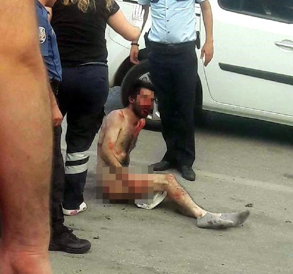  Qayınana gəlinini sevgilisi ilə yataqda tutdu   - Kişi küçəyə yarıçılpaq qaçdı - VİDEO 