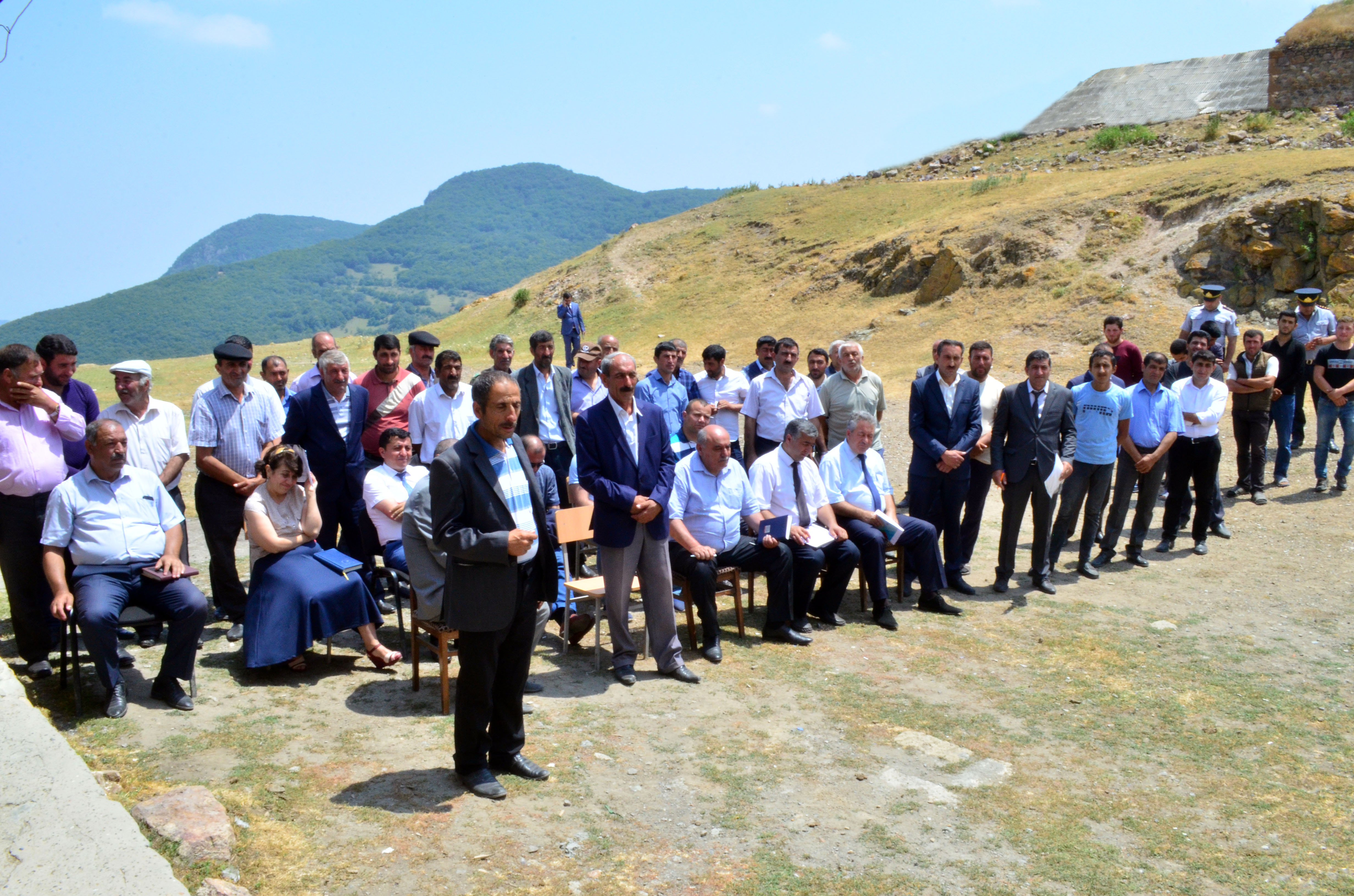 Əhəd Abıyev vətəndaşlarla dağ başında     - FOTOLAR