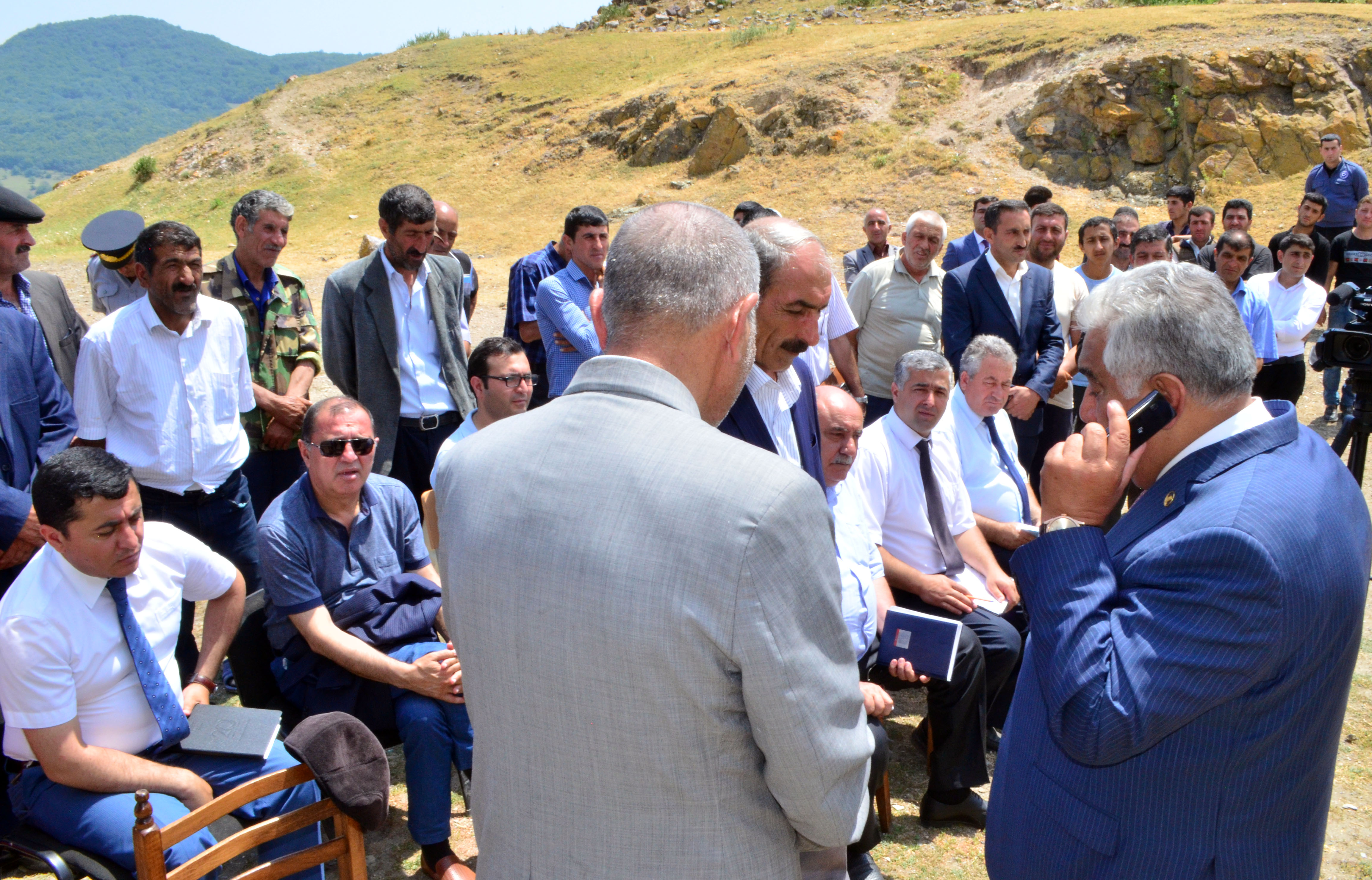 Əhəd Abıyev vətəndaşlarla dağ başında     - FOTOLAR