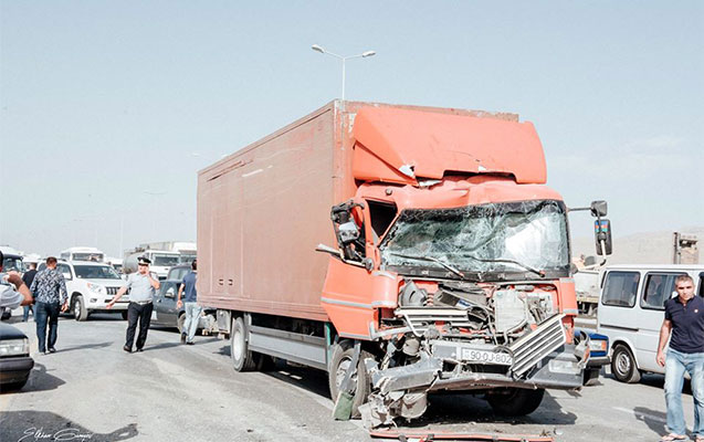 Bakıda sərnişinlə dolu avtobus Kamaza ÇIRPILDI    - ÖLƏN VƏ YARALANANLAR VAR (FOTOLAR-YENİLƏNİB-3)