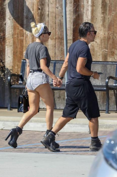 Ledi Qaqa sevgilisi ilə alış-verişdə -  FOTO