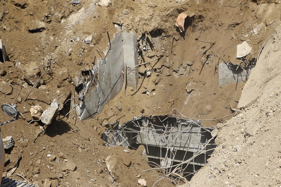 Bakıda çökən yolun altında ikimərtəbəli tikili tapıldı    - FOTOLAR