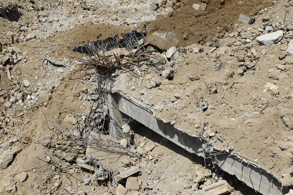Bakıda çökən yolun altında ikimərtəbəli tikili tapıldı    - FOTOLAR