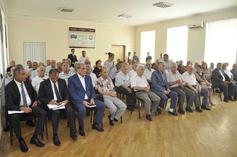 Abdin Fərzəliyev sakinləri dinlədi - FOTO