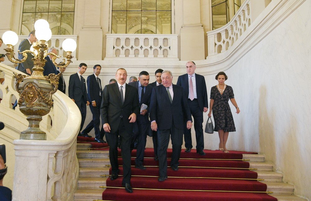 İlham Əliyev Fransada Qarabağdan danışdı -  FOTOLAR