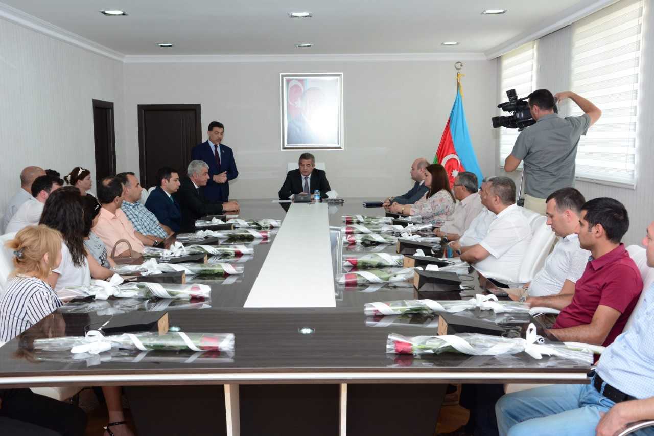 İcra başçısı jurnalistləri belə təbrik etdi -  FOTOLAR