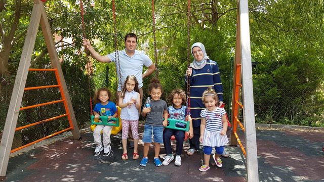 Turisti əməliyyat etdi, həm də uşaqlarına baxdı -  Azərbaycanlı həkim türkiyə MƏTBUATINDA
