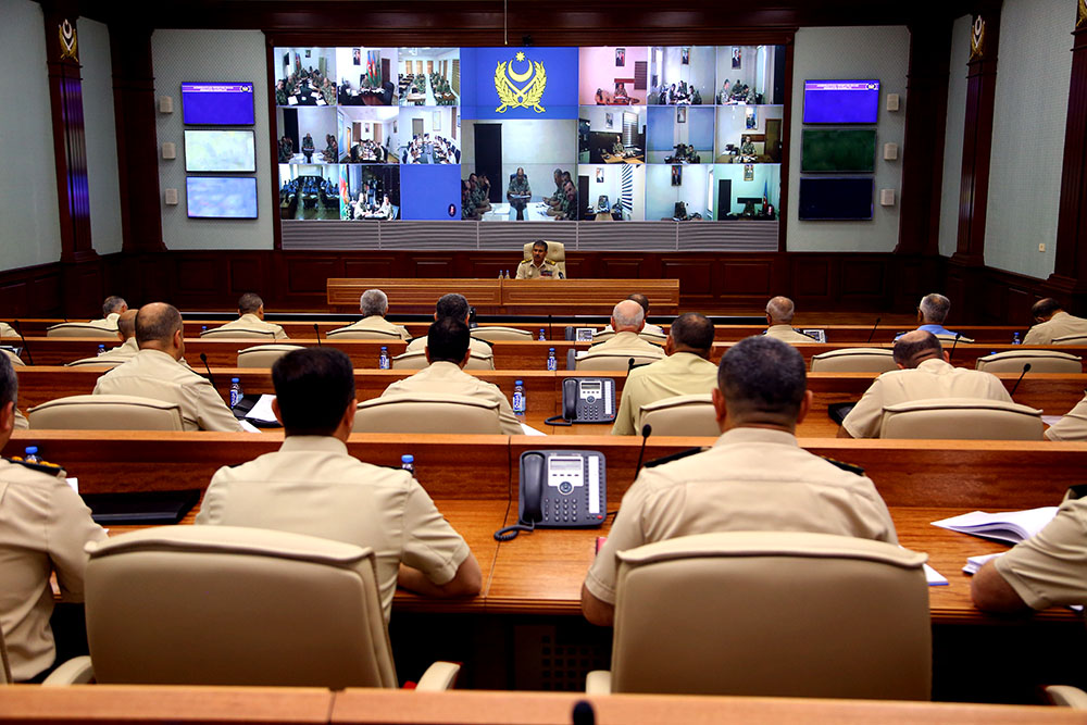 Nazir komandirləri topladı -  cəbhə ilə bağlı müvafiq göstərişlər verdi